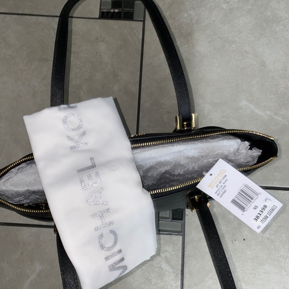 Michael Kors Handbag - Picture 3 of 4